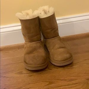 Girls bailey bow uggs